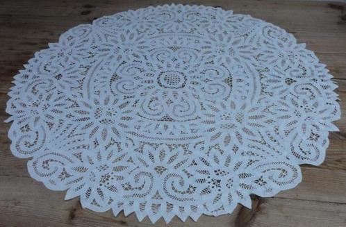 Off white brocante kleed van lint /band, handwerk, 76 cm, Antiek en Kunst, Curiosa en Brocante, Ophalen of Verzenden
