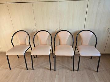 4 stoelen beschikbaar voor biedingen