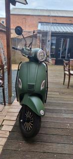 A klasse scooter
5000 km met papieren
2 sleutels, Ophalen, Zo goed als nieuw