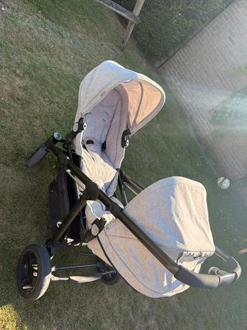 Dubbele kinderwagen beschikbaar voor biedingen