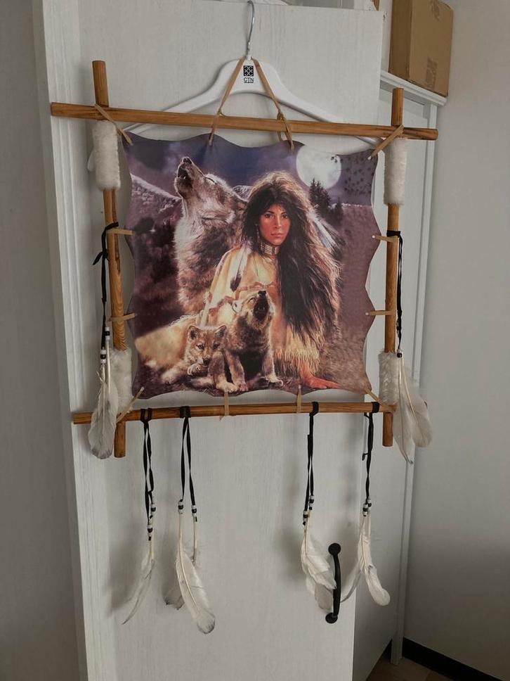 Totem Mesje met volven, indiaan in inheemse kleding, stok, Verzamelen, Beelden en Beeldjes, Zo goed als nieuw, Ophalen of Verzenden