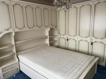 Complete slaapkamer beschikbaar voor biedingen