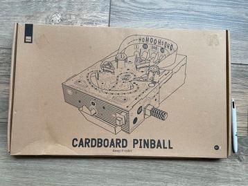 Kartonnen DIY pinball game