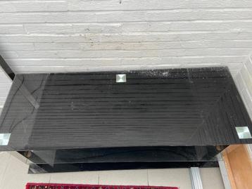 Tv tafel beschikbaar voor biedingen