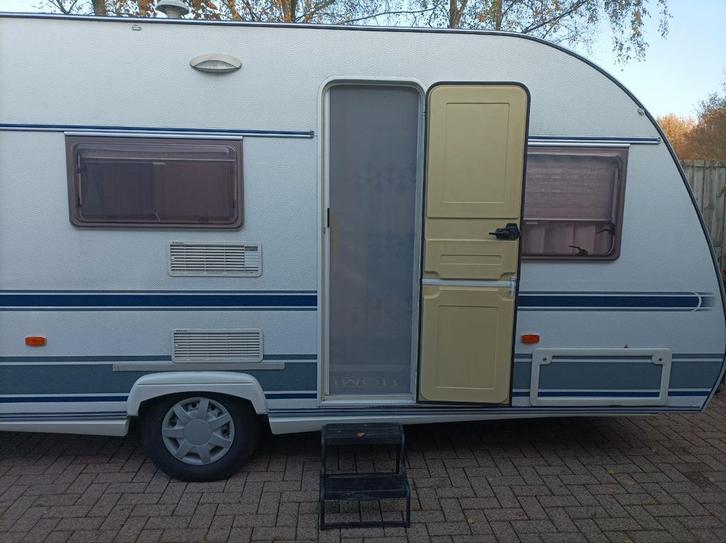 queensbed Beyerland, Caravans en Kamperen, Caravans, Particulier, Beyerland, Queensbed, Luifel, Ophalen of Verzenden