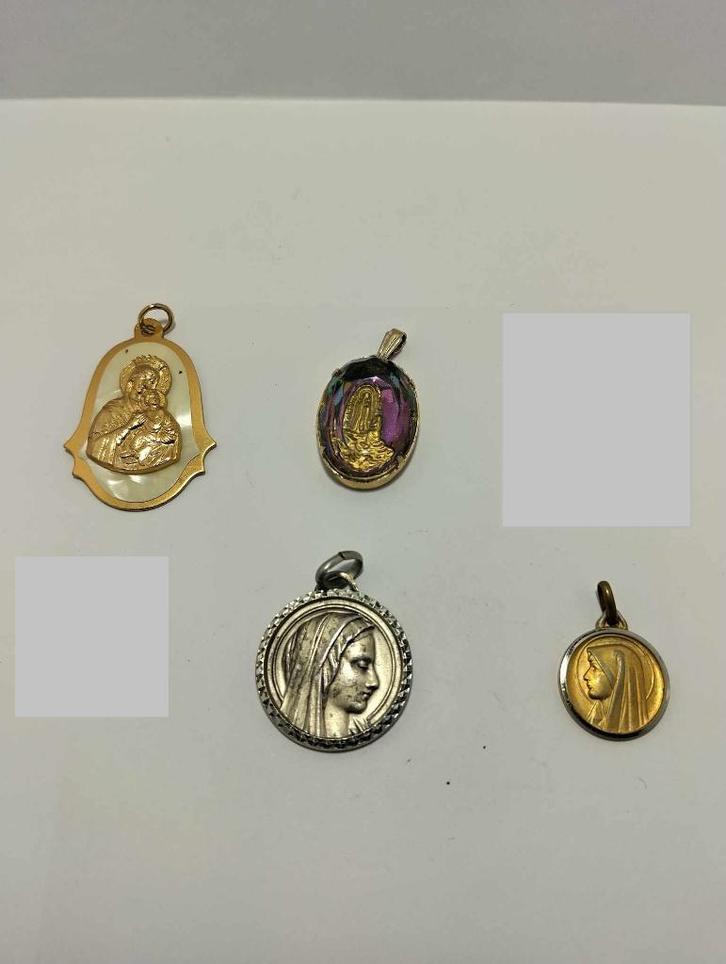 vintage vergulde medailles met religieuze hanger - €4/stuk, Antiek en Kunst, Antiek | Religieuze voorwerpen, Ophalen