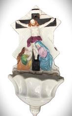 Wijwatervat porselein : de 2 Maria's onder het kruis, Antiek en Kunst, Antiek | Religieuze voorwerpen, Ophalen of Verzenden