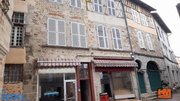 Groot huis/winkels uit 1705 in midevel dorp 315m2 Frankrijk