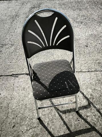 chaises beschikbaar voor biedingen