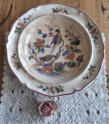 Antieke beboterde schaal met vogels, Rouen V & B.M. beschikbaar voor biedingen