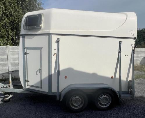 sluis 2 p zadelkamer van 1999  full polyester, Dieren en Toebehoren, Paarden en Pony's | Trailers en Aanhangwagens, Zo goed als nieuw