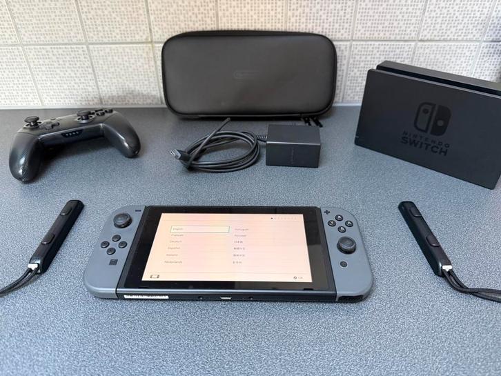 Nintendo Switch (Grijs) – Complete set in zeer goede staat, Games en Spelcomputers, Spelcomputers | Nintendo Switch, Zo goed als nieuw