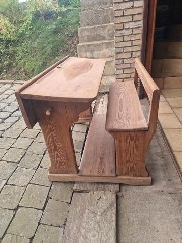 Ouderwets bank/bureau in massief hout beschikbaar voor biedingen