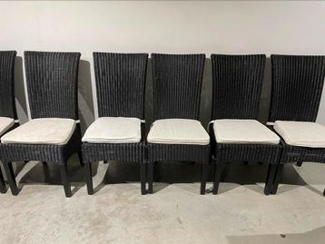 6x Zwarte riet stoelen en stoelkussens