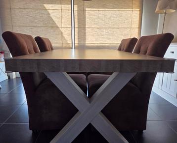 4 eetkamerstoelen beschikbaar voor biedingen
