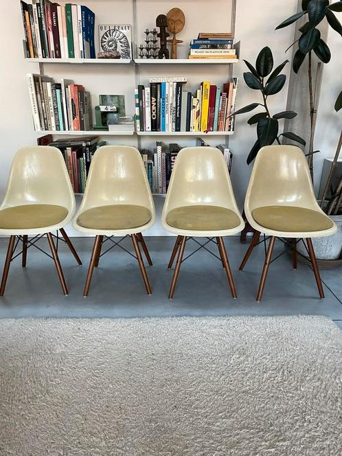 Originele set Eames DSW light ochre, Antiek en Kunst, Kunst | Designobjecten, Ophalen