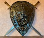 Bouciier avec deux epees croisees, Antiek en Kunst, Antiek | Brons en Koper, Ophalen, Koper