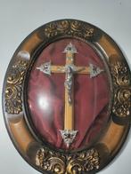 Crucifix religieux encadré, Enlèvement