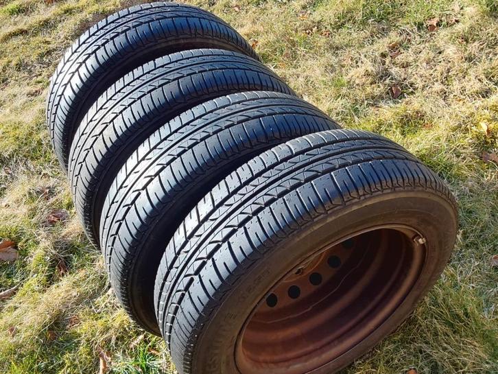 Très bons pneus été 175/65-15 avec jantes Fiat Punto Evo, Auto-onderdelen, Banden en Velgen, Banden en Velgen, Zomerbanden, 15 inch