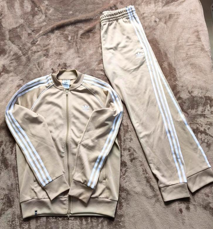 Adidas trainingspakset - medium - beige (nieuw), Kleding | Heren, Sportkleding, Nieuw, Beige, Ophalen of Verzenden