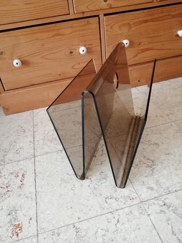 Porte-revues Vintage en plexiglas fumé années 70 beschikbaar voor biedingen
