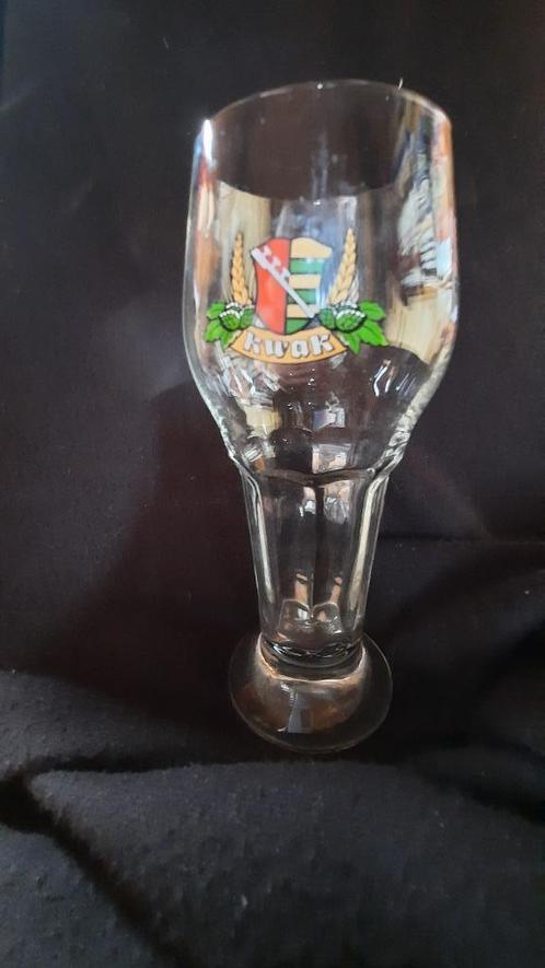 GLAS KWAK PAUWELS met dikke voet en achthoekige steel, Verzamelen, Glas en Drinkglazen, Zo goed als nieuw, Bierglas, Ophalen of Verzenden