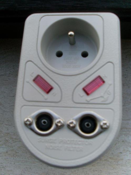 Beveilger / Geluidsfilter Ahoku 10/16a 250VAC, Audio, Tv en Foto, Versterkers en Ontvangers, Zo goed als nieuw, Overige systemen