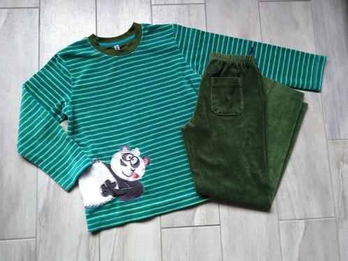 ★ M128 - Woody winterpyjama in velours thema panda, Kinderen en Baby's, Kinderkleding | Maat 128, Zo goed als nieuw, Jongen, Nacht- of Onderkleding