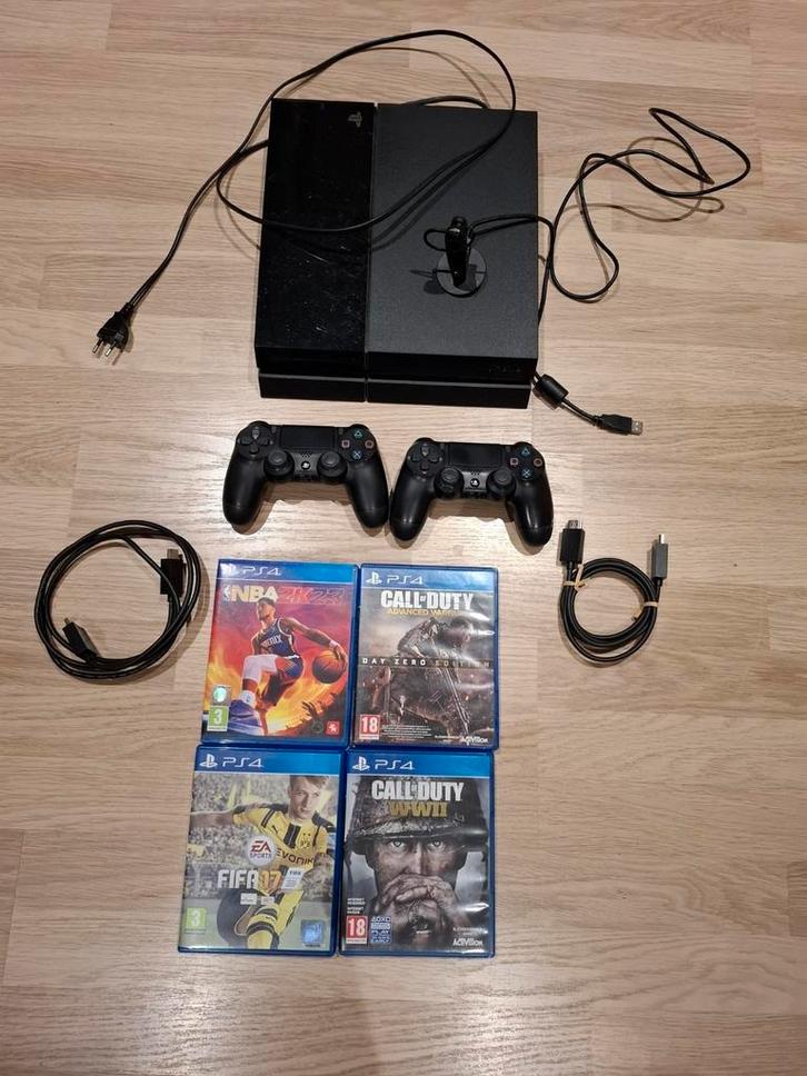 PlayStation 4 (PS4) 500GB – Inclusief 2 Controllers en 4 Gam, Games en Spelcomputers, Spelcomputers | Sony PlayStation 4, Zo goed als nieuw