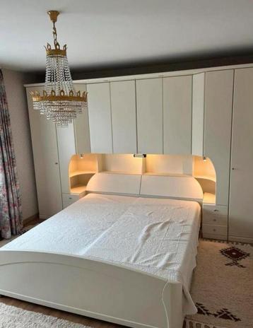 Bed met kasten beschikbaar voor biedingen
