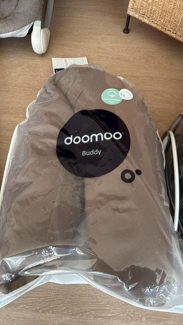 Doomoo buddy borstvoedingskussen beschikbaar voor biedingen