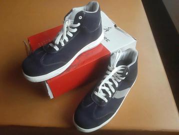 Veiligheidssneaker beschikbaar voor biedingen