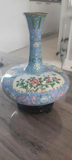 Speciale chinese cloisonne met voetstuk, Antiek en Kunst, Antiek | Vazen, Ophalen of Verzenden