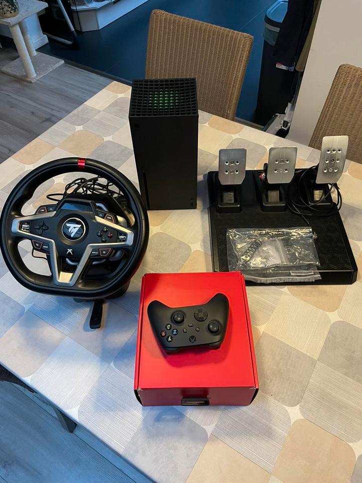 Xbox Series X + controller, headset, stuur en pedalen, Games en Spelcomputers, Spelcomputers | Xbox Series X en S, Xbox Series X