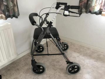 Te koop opvouwbare en verstelbare rollator beschikbaar voor biedingen