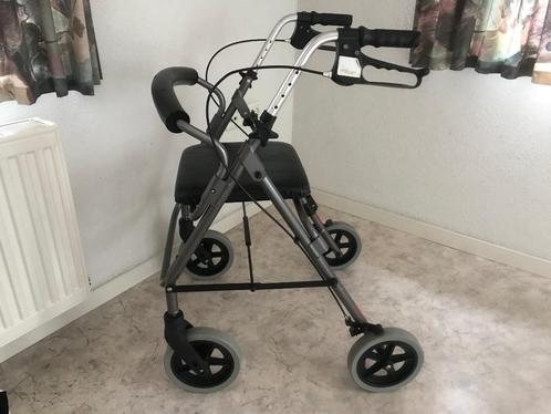 Te koop opvouwbare en verstelbare rollator, Diversen, Rollators, Zo goed als nieuw, Lichtgewicht, Opvouwbaar, Ophalen