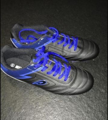 Voetbalschoenen panther mt 37 beschikbaar voor biedingen