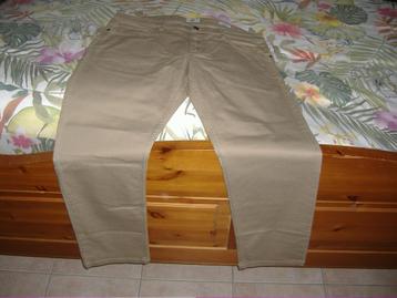 Casual broek beschikbaar voor biedingen