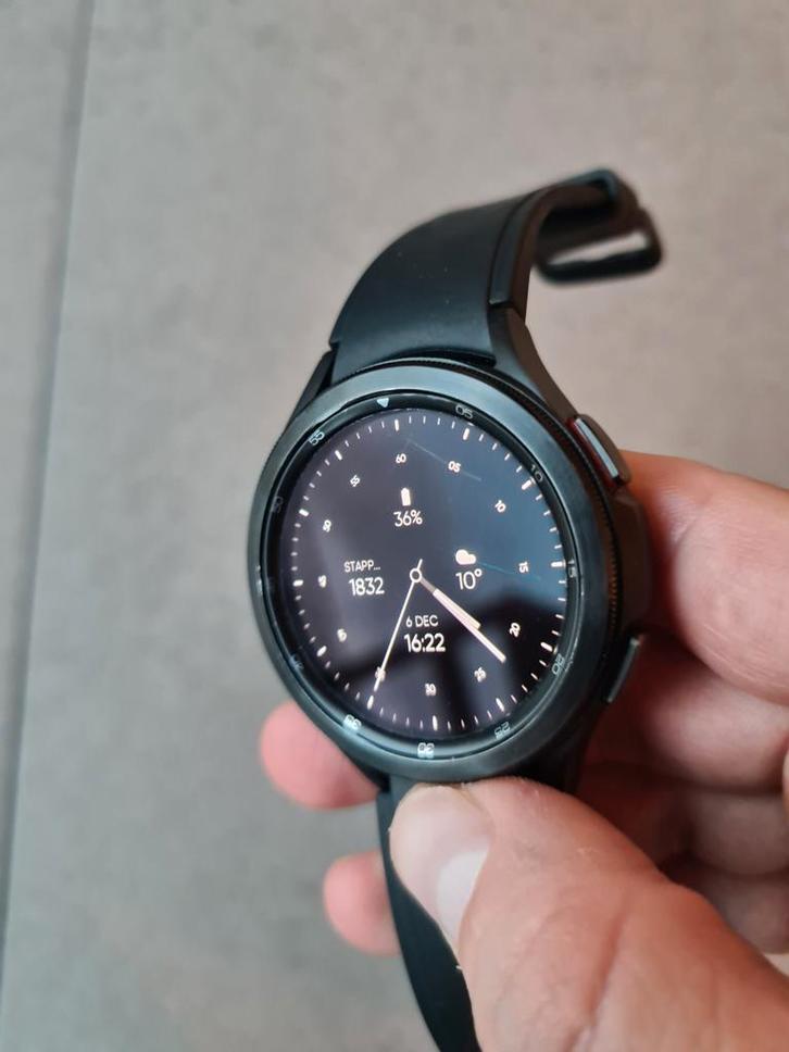 Samsung galaxy watch 4 classic 45mm, Handtassen en Accessoires, Smartwatches, Ophalen of Verzenden