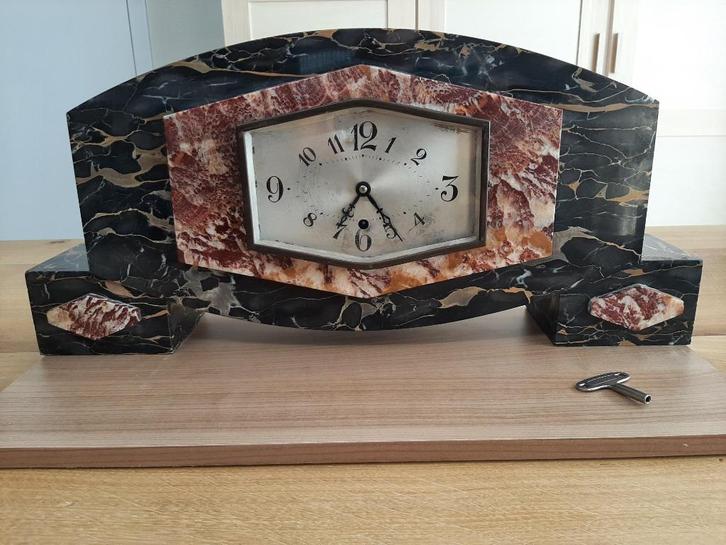 Rood marmeren schouwmantel klok, Antiek en Kunst, Antiek | Klokken, Ophalen