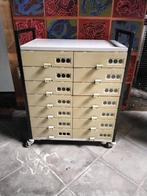 Vintage jaren ’60 kleppen klasseer (A4 lades) kast, Ophalen