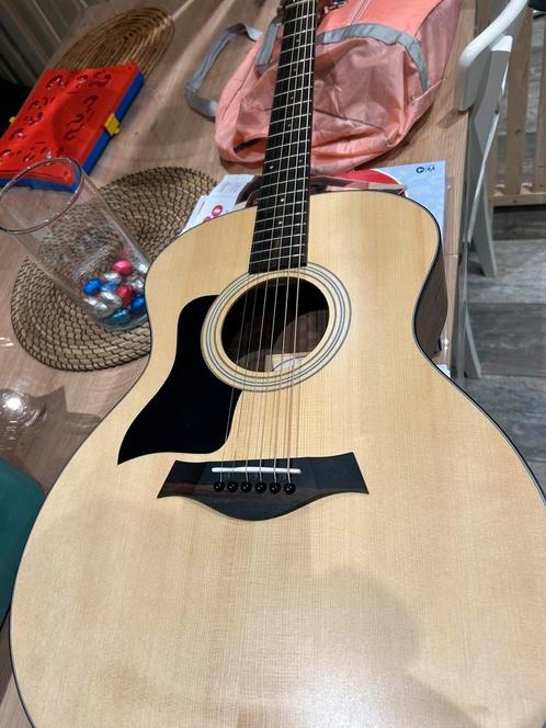 Taylor 114e gaucher, Musique & Instruments, Instruments à corde | Guitares | Acoustiques, Comme neuf, Guitare Western ou Guitare Folk