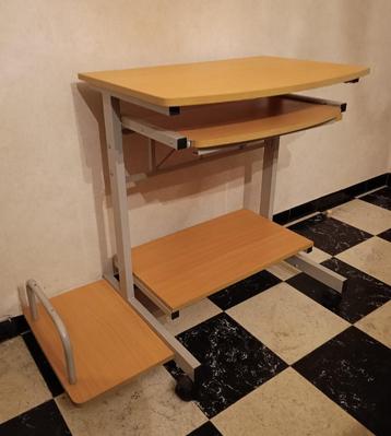 Bureau, Huis en Inrichting, Bureaus, Ophalen, Met wielen, Zo goed als nieuw, Bureau