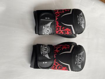 Kids (kick)bokshandschoenen mt 8OZ (en toebehoren) beschikbaar voor biedingen