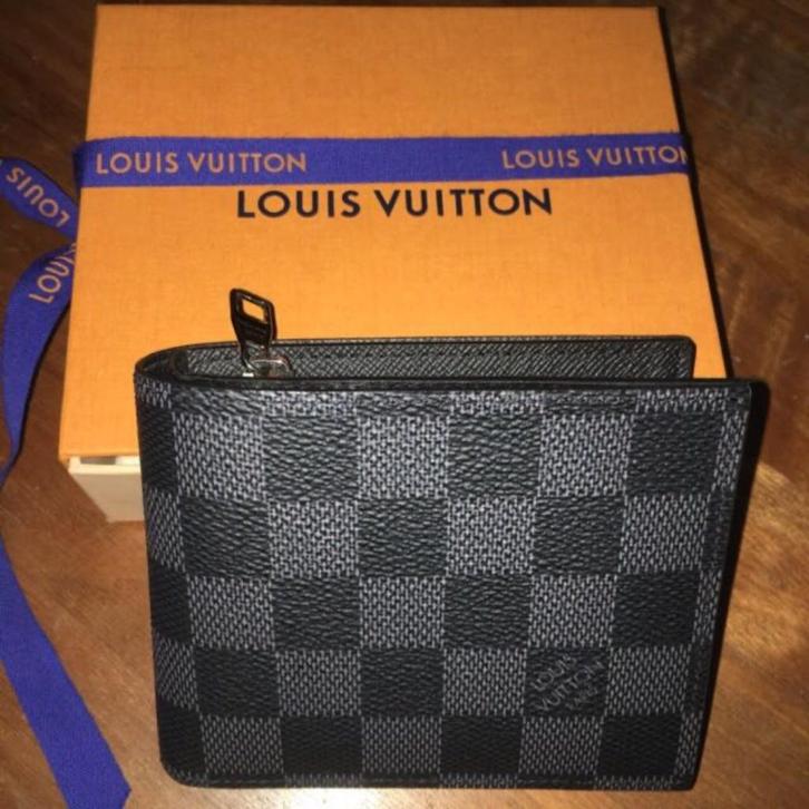 Louis vuitton portefeuille amerigo, Handtassen en Accessoires, Portemonnees, Zo goed als nieuw, Overige merken, Zwart, Leder, Ophalen