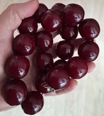 Antieke Cherry Bakeliet ketting 252 gramm beschikbaar voor biedingen