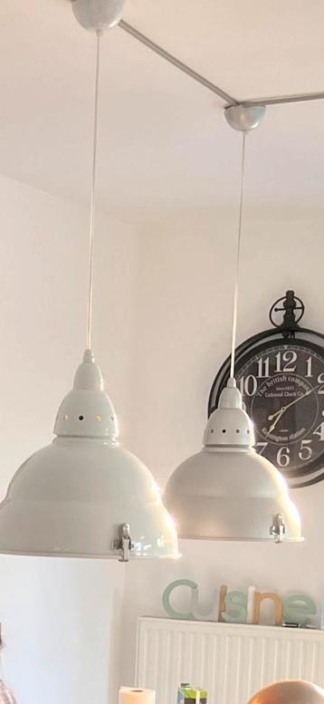 Industriële hanglampen beschikbaar voor biedingen