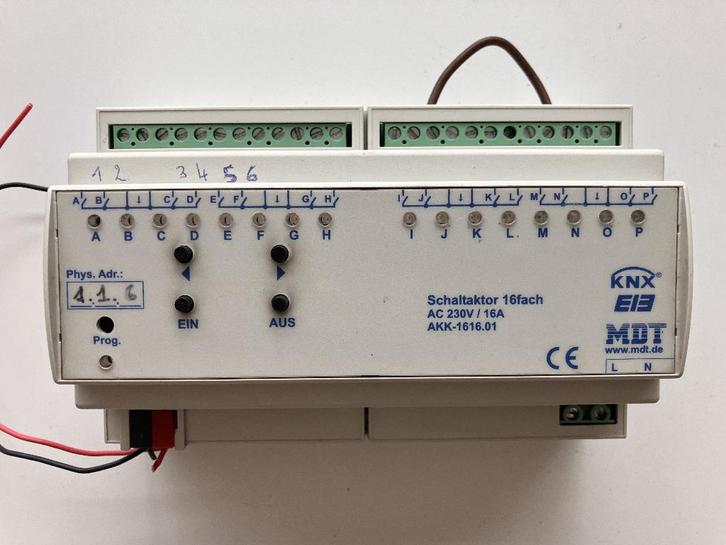 Domotica : KNX MDT AKK-1616.01 schakelaktor, Doe-het-zelf en Bouw, Elektriciteit en Kabels, Gebruikt, Schakelaar, Verzenden