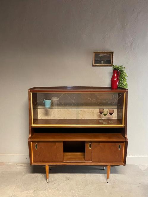 Vintage vitrinekast met glazen schuifdeuren, Huis en Inrichting, Kasten | Secretaires, Zo goed als nieuw, Ophalen