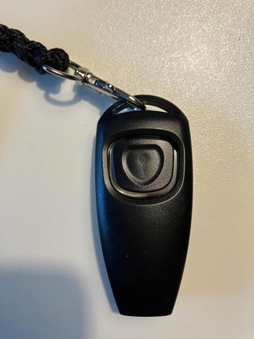 Hondenfluitje met Clicker beschikbaar voor biedingen
